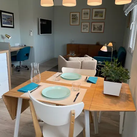 Vue Sur Rade Elegant Vaste Climatise Etage Eleve Ascenseur Proche Parking Et Toutes Commodites Au Coeur Du Historique * Toulon