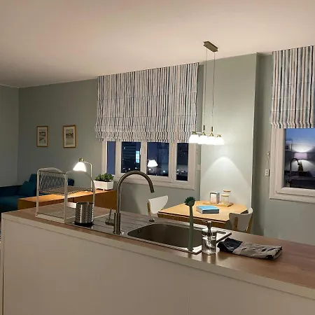 Vue Sur Rade Elegant Vaste Climatise Etage Eleve Ascenseur Proche Parking Et Toutes Commodites Au Coeur Du Historique