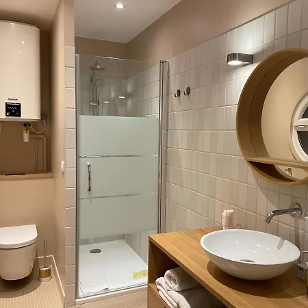 Vue Sur Rade Elegant Vaste Climatise Etage Eleve Ascenseur Proche Parking Et Toutes Commodites Au Coeur Du Historique * Toulon