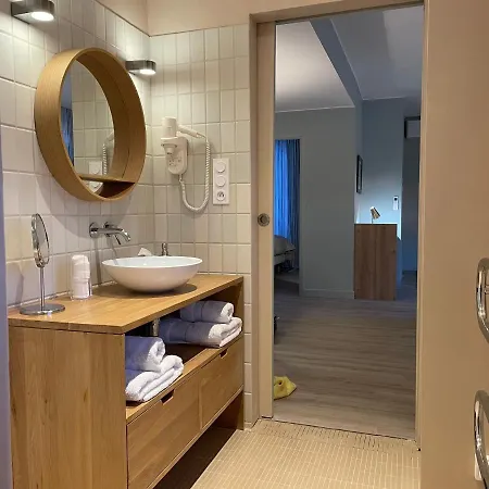 Vue Sur Rade Elegant Vaste Climatise Etage Eleve Ascenseur Proche Parking Et Toutes Commodites Au Coeur Du Historique * Toulon