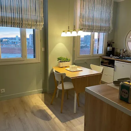Vue Sur Rade: élégant Climatisé Au Cœur De Historique Apartment *
