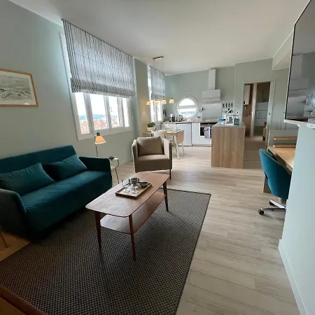 Vue Sur Rade: élégant Climatisé Au Cœur De Historique Apartment